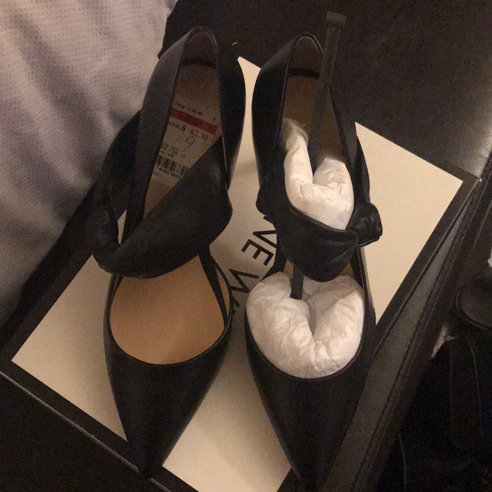 Black star pumps
